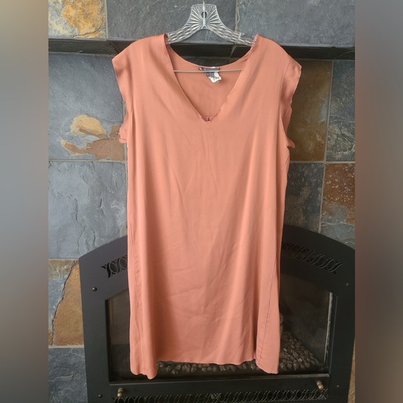 🔴Vince Pink-Orange Silk Polyester Cap Sleeve V-Neck Dress Size 6 Midi Length - Picture 4 of 9